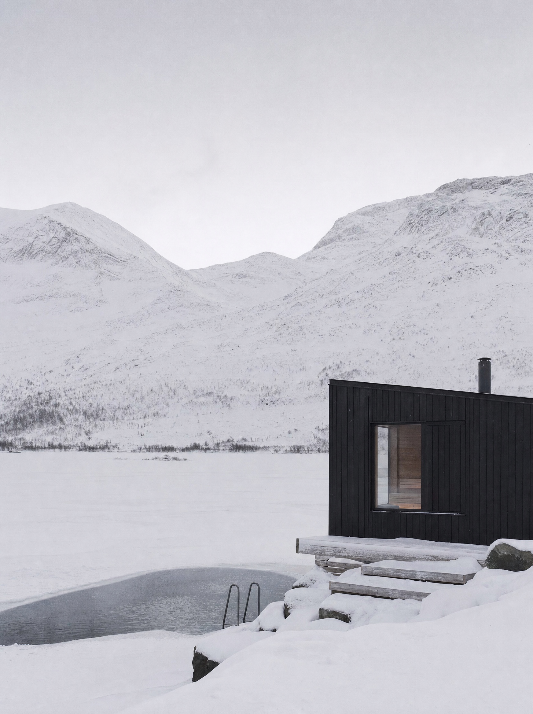 GLØD Kebne — snow-bound mountain sauna below the fells